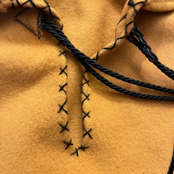 Vintage 70’s Authentic Mexican Wool/Felt Appliquéd Poncho - Picture 2 of 5